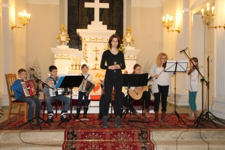 Fragment koncertu w wykonaniu młodzieży ze Społecznego Ogniska Muzycznego